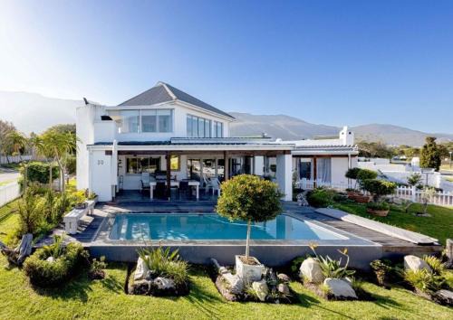 Onrus Casa | Corner Delight at Onrust Beach
