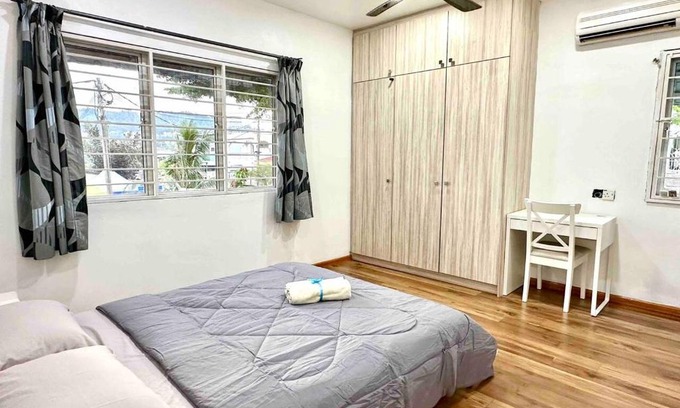 Bandar Tun Razak Casa | Corner Homestay with Garden and Private Parking