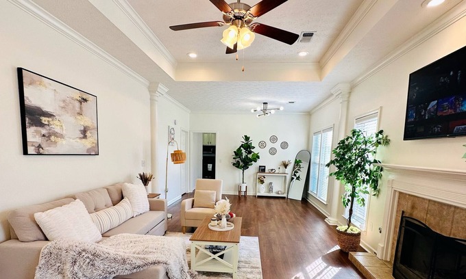 Gunter Afs Casa | Corner lot with water view home in Montgomery AL. 10 mins to everything.