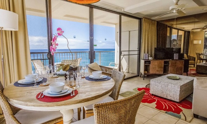 Makaha Condominio | Corner Oceanfront 1BR Condo w/ Panoramic Views