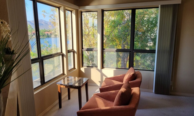 Scottsdale Ranch Condominio | Corner Penthouse with Lake & Mountain Views