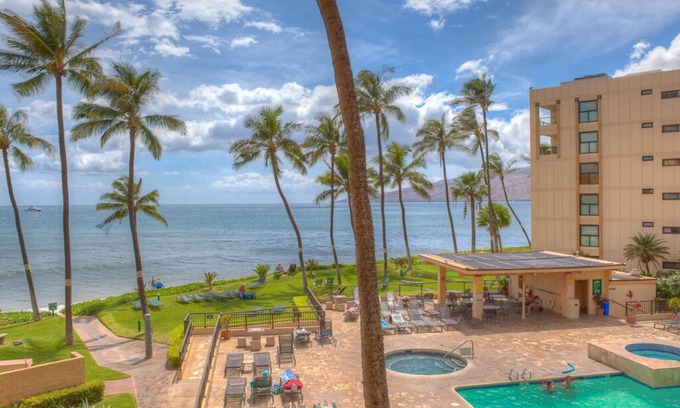 Kihei Condominio | Unidad de esquina con vistas desde todas las ventanas - Críticas impresionantes