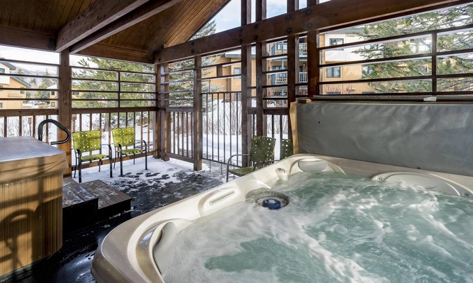 Steamboat Springs Condominio | Corner Unitground Floor + Hot Tubspatio W/D in Unit