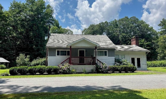 Benton Casa | Cornerstone Escape - Robin Vacation Rentals