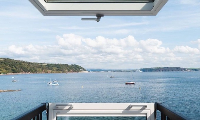 Cawsand Apartamento | Cornwall Beachfront Stay | Walk to Pubs & Pasties