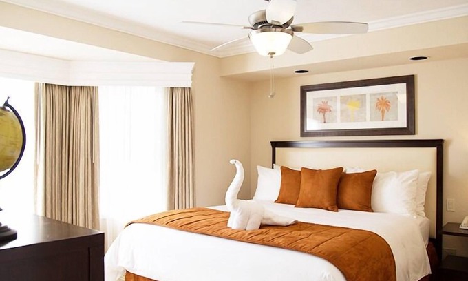 Coronado Hotel | Coronado Paradise Found! Relaxing Two Bedroom Unit with Kitchenette!