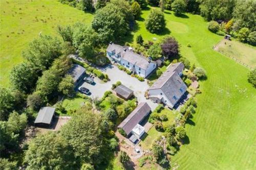 Llanfyrnach Casa | Corporate and Business Events and Away Days - Wellstone Cottages - Sleeps 24
