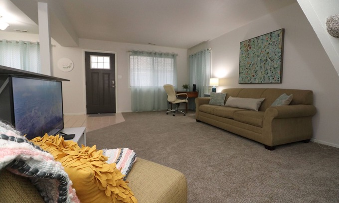 Merrillville Condominio | Alquiler corporativo a corto plazo en el noroeste de Indiana