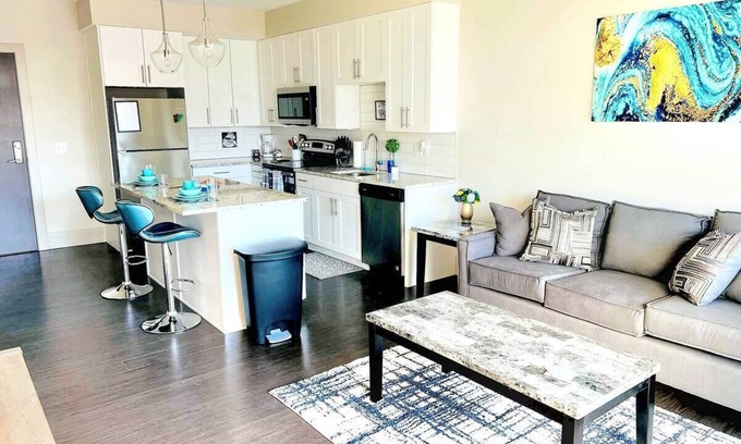 Clayton-Tamm Apartamento | Corporate Suite- King Bed- Parking & Patio (321)