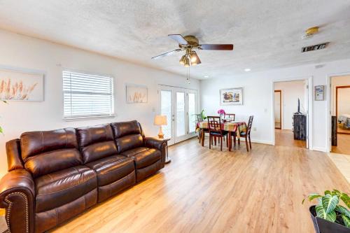 South Side Casa | Corpus Christi Extended Stay - 7 Mi to Beach!