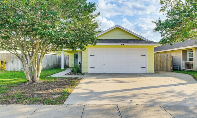 Flour Bluff Casa | Corpus Christi Home w/ Patio < 10 Mi to Beach