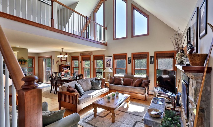 Killington Casa | Cortina Mountain Chalet - Outdoor Hot Tub - Close To Pico And Killington Mountains 3 Bedroom Home