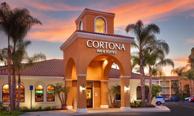 Anaheim Resort Hotel | Cortona Inn and Suites Anaheim Resort