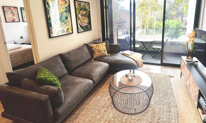 Carlton Apartamento | Cosmo Stays- Beautiful Boutique 2BR Apartment Perfect Location. Free Parking.