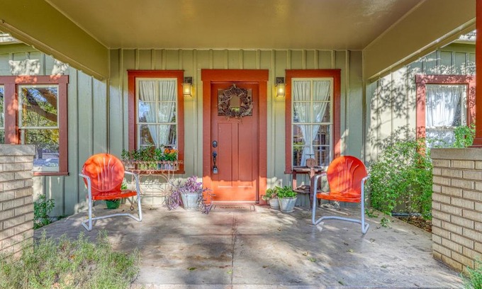 Fredericksburg Casa | Cosmos Cottage