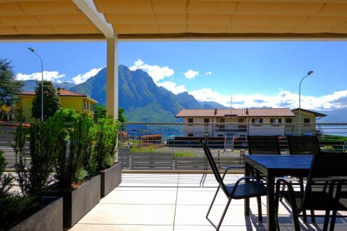 Zorzino Apartamento | Costa Blu-Pool and Terrace with Lake View