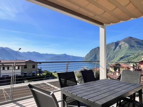 Zorzino Apartamento | Costa blu - terrace overlooking the lake & pool