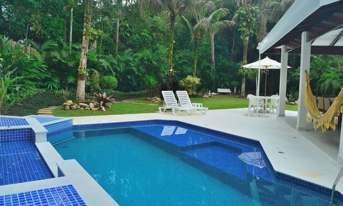 Guarutuba Casa | COND. COSTA DEL SOL 180m DE LA PLAYA DE GUARATUBA, TÉRREA 3 SUITES AR COND. WIFI