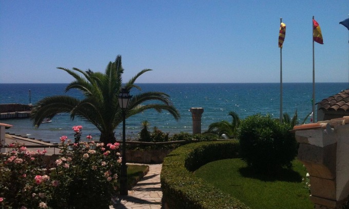 El Roc de Sant Gaieta Villa | Costa Dorada: Amplia villa para 8 personas, piscina privada, 900m de la playa.