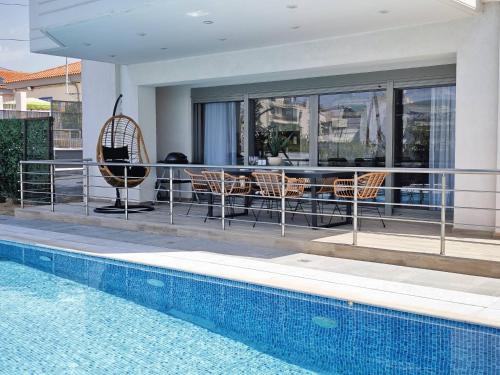 Voula Apartamento | Costa Voula Poolside and Beach, Home Cinema