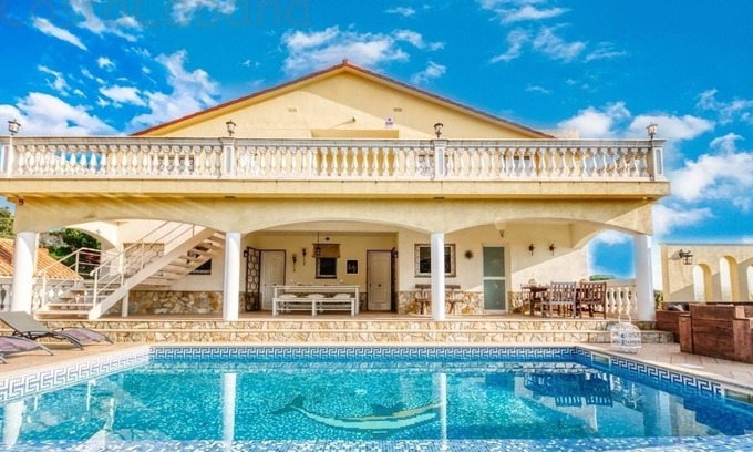 Condado del Jaruco Villa | Villa contemporánea hermosa con una muy acogedora terraza con piscina privada!