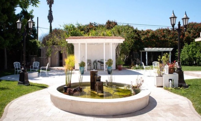 Downey Casa | Cosy 1 Bed Studio with living room and separate 2 independent bedrooms