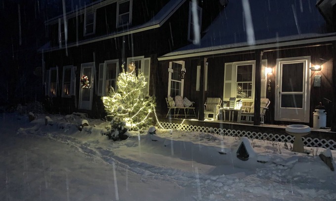 Norwich Otro | Cosy 1850s farmhouse with swim pond and firepit, hiking, Dartmouth, King Arthur