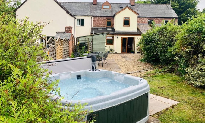 Mitcheldean Cabaña | Cosy 18th century cottage. Pet friendly. Absolute tranquility!