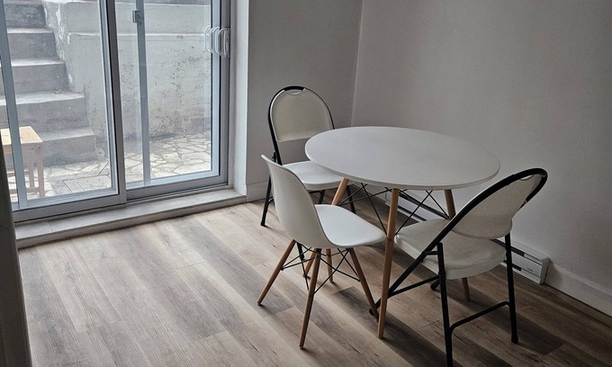 Saint-Leonard Apartamento | Cosy 1br apt.