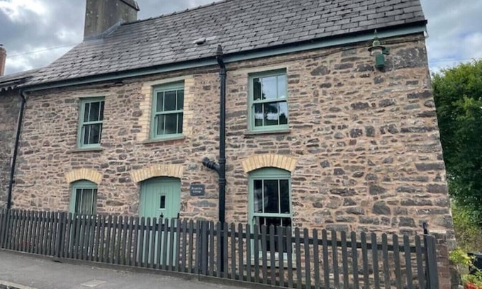 Defynnog Cabaña | Cosy 2-bed cottage in Brecon