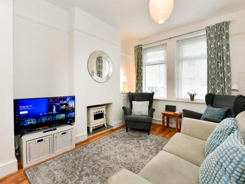 Canton Casa | Cosy 2 bed home in Canton Pass The Keys