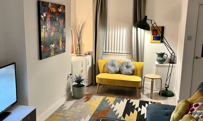 Belfast Casa | Cosy 2-bed House Close to Belfast City Centre