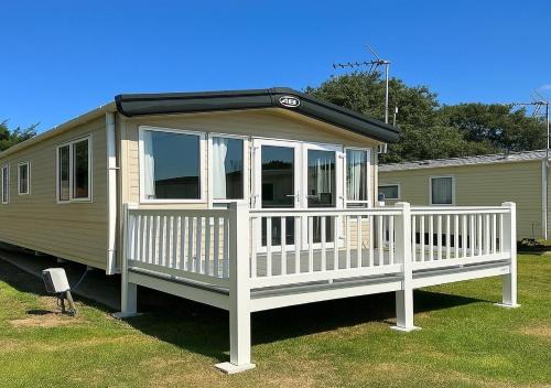 Harwich Otro | Cosy 2 bed in Dovercourt Holiday Park -Sleeps 6