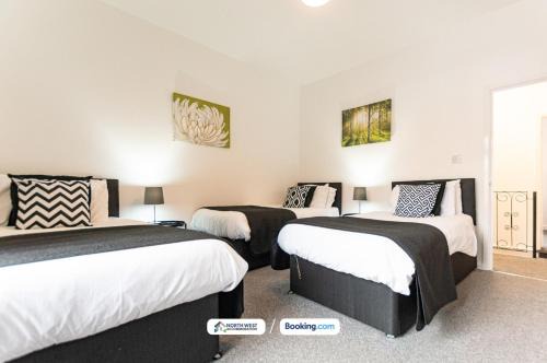 Farnworth Casa | Cosy 2BR House in Bolton with Free WiFi & Parking