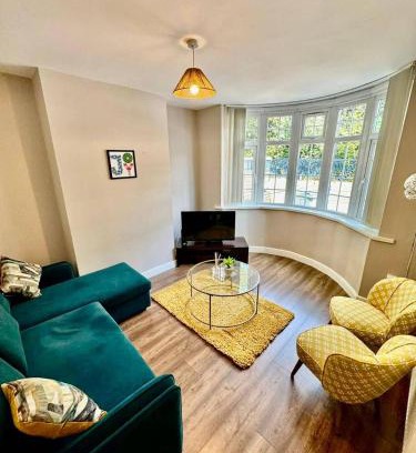 Oldbury Casa | Cosy 3-bed house in Birmingham with free parking