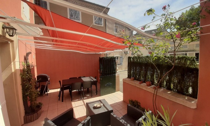 Pierrelatte Apartamento | Cosy 3-bedroom apartment with private terrace in the heart of Pierrelatte