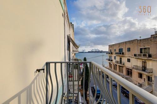 Il-Qajjenza Apartamento | Cosy 3BR home Apt with private balcony in B'Bugia