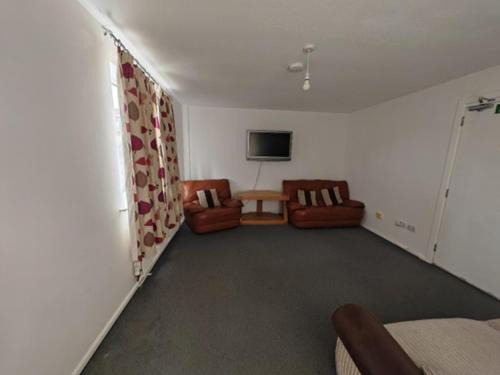 Corby Casa | Cosy 4-Bed House Near Town, for Work or Rest