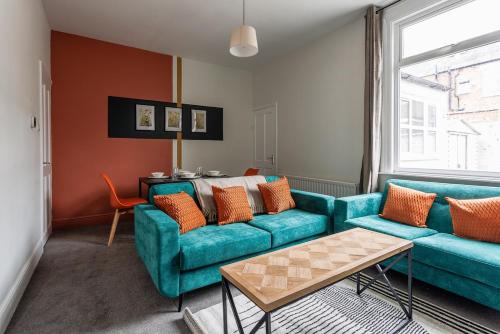 Darlington Casa | Cosy 4-BR Darlington Home Near Hospital-Sleeps 8!