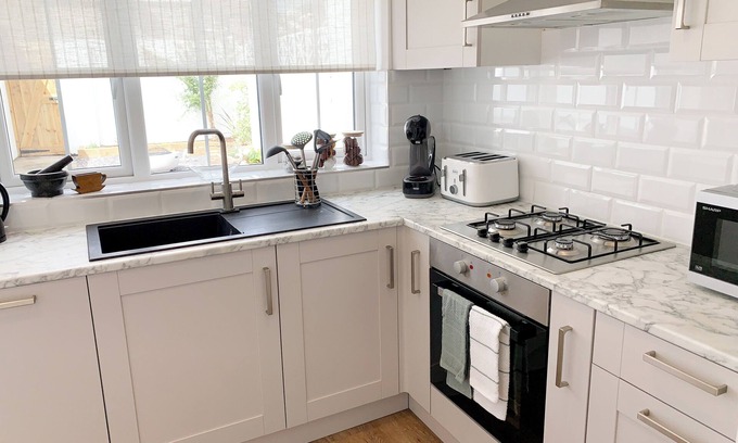 Porth Casa | Cosy and Bright house near Bike Park & Brecon Beacons! Perfect for Family of 4