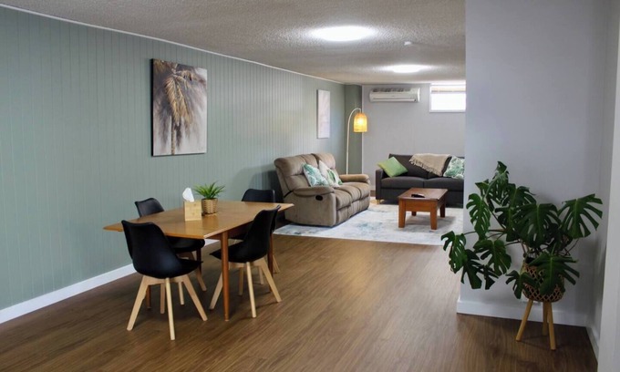 Kooringal Casa | Cosy and comfortable with outdoor patio