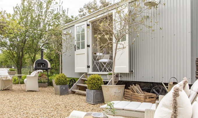 Stanhoe Cabina | Cosy and luxurious, Hidden Hut is beautifully finished with opulent touches and has uninterrupted vi