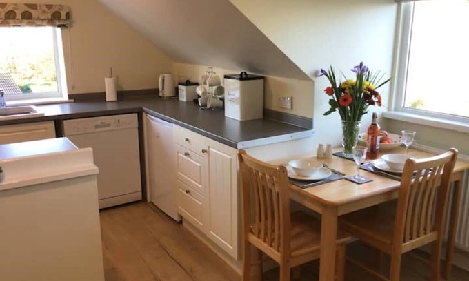 Hawkchurch Apartamento | Cosy and peaceful attic conversion with beautiful Devonshire countryside views.