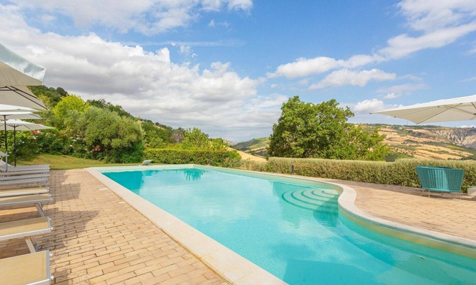 Citta Sant'Angelo Casa | Acogedor apartamento en villa con piscina, WIFI, TV, terraza, mascotas permitida y aparcamiento