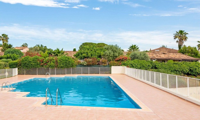 La Rouviere Apartamento | Bonito apartamento para 4 personas con piscina, WIFI, TV, terraza, mascotas permitida y aparcamiento