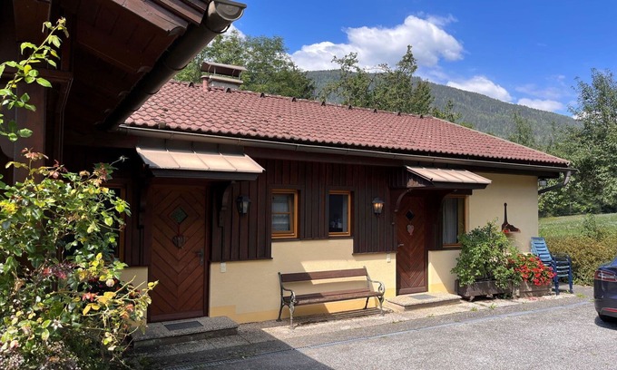 Treffen Villa | Precioso apartamento en villa con WIFI, TV, terraza, mascotas permitida y aparcamiento
