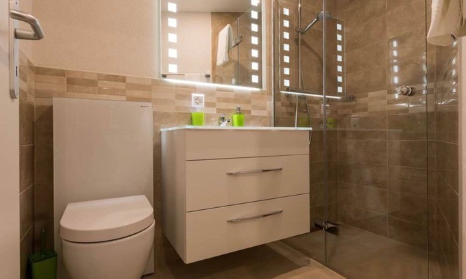 Saas Almagell Apartamento | Hermoso apartamento para 3 personas con jacuzzi, WIFI, TV y balcón
