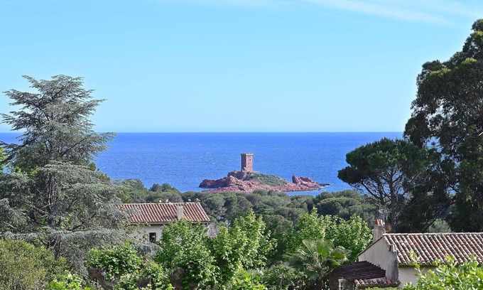 Cap Esterel Apartamento | Bonito apartamento con piscina, WIFI, A/C, jacuzzi, TV, terraza, mascotas permitida, aparcamiento