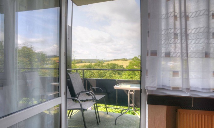 Bromskirchen Apartamento | Cosy apartment for 4 people with WIFI, TV, balcony, pets allowed, panoramic view and parking