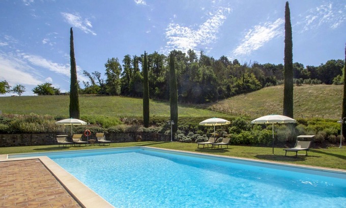 San Giovanni Valdarno Apartamento | Hermoso apartamento para 6 personas con piscina, WIFI, TV, mascotas permitida y aparcamiento